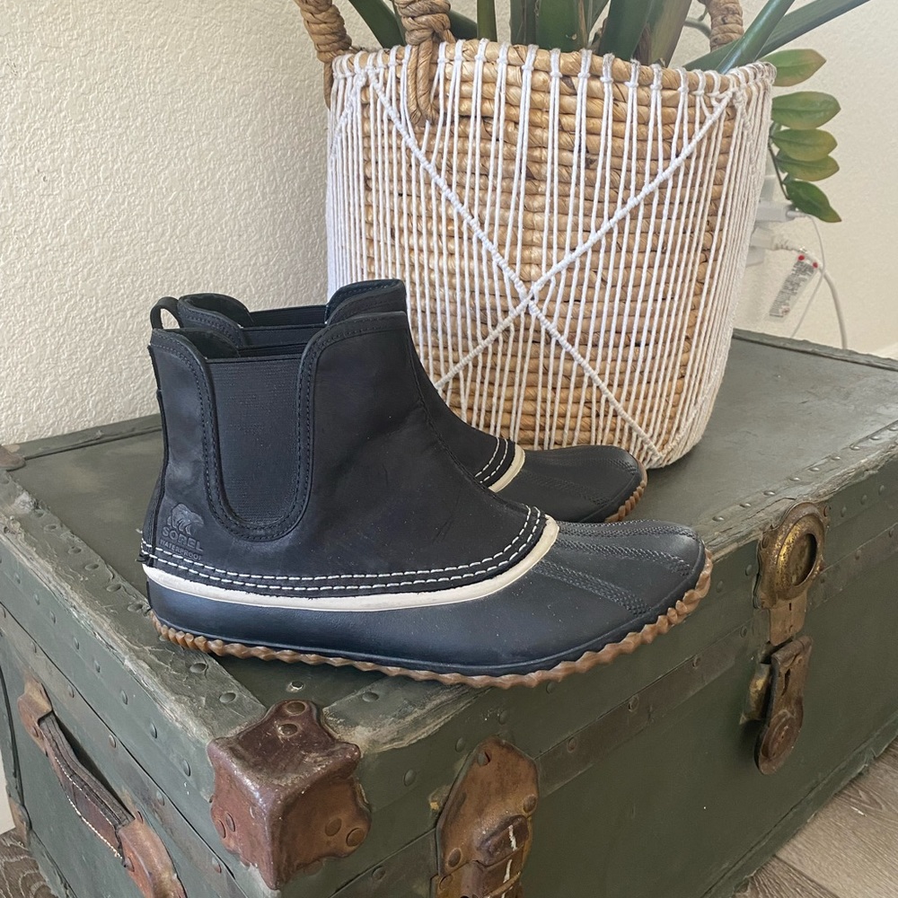 Sorel snow bootie size 9